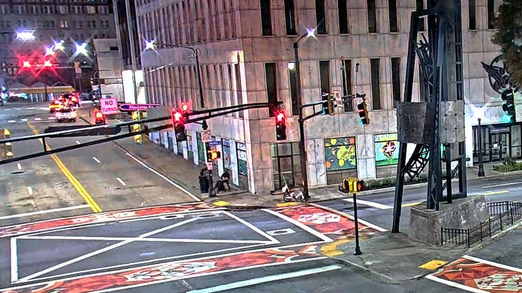 Police searching for suspects after man robbed and attacked in downtown Atlanta — Buford Business news