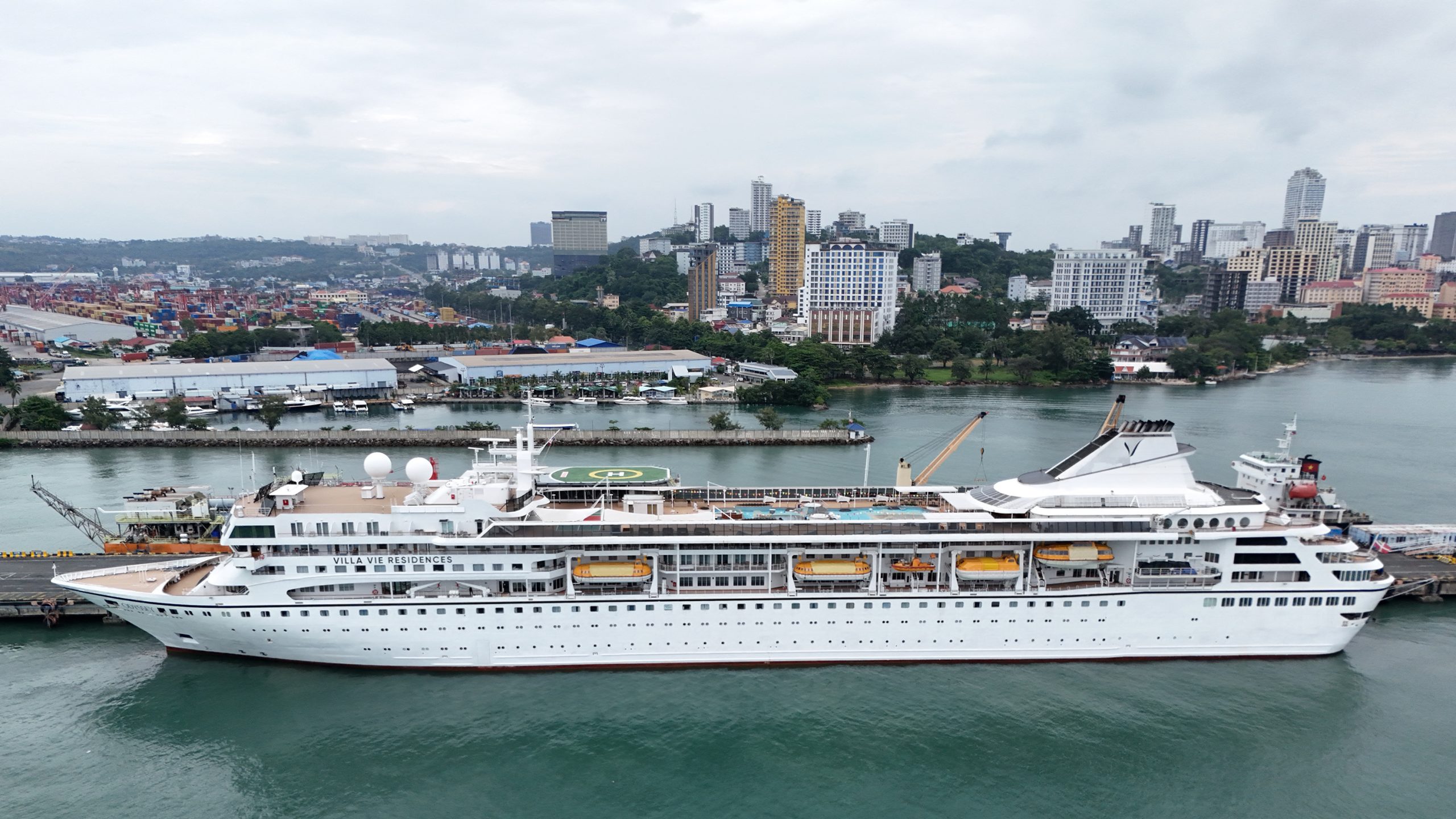US cruise ship strands over 200 passengers because it can't afford fuel — FOX 5 Atlanta News